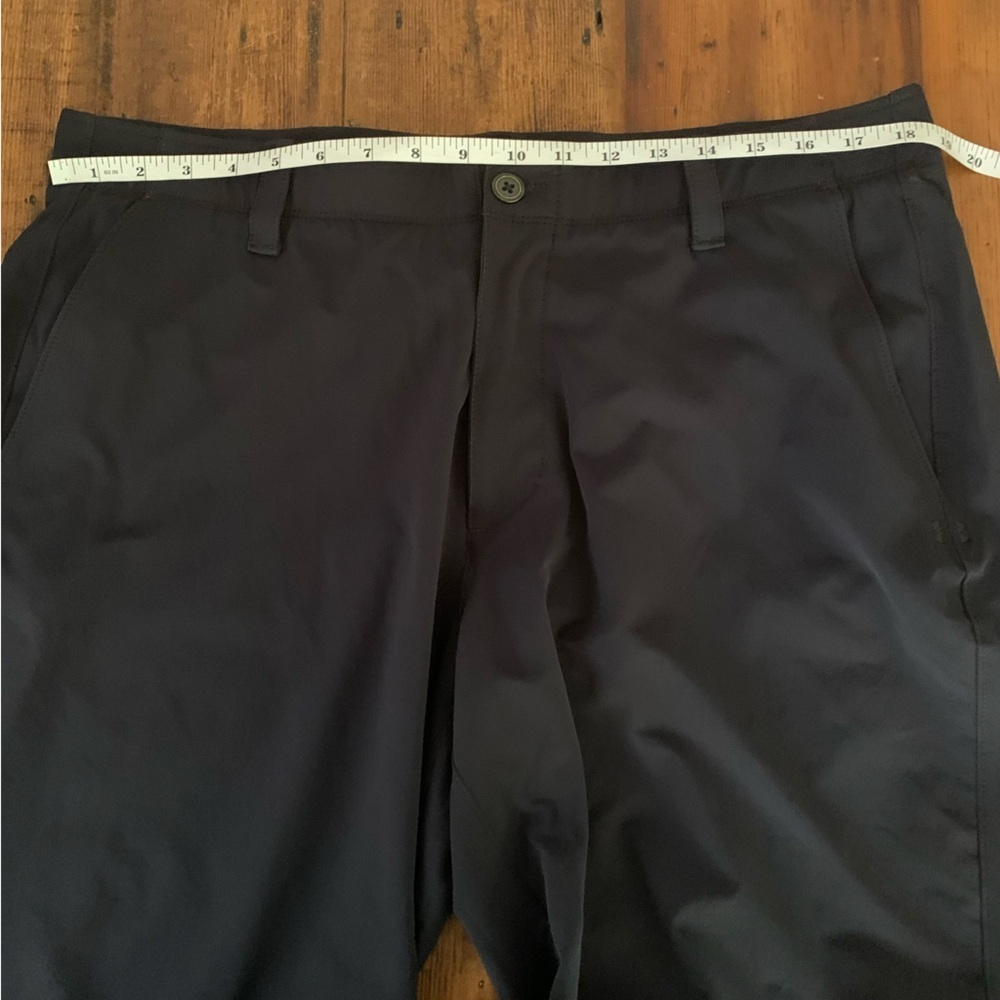 Under Armour Men's Black Golf Flat Front Performance Shorts Sz 38 - Picture 5 of 9